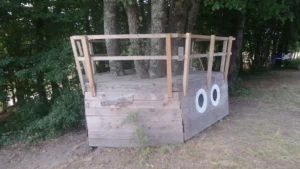 Boomhut in de vorm van een piratenschip